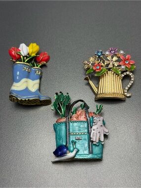 Summer Garden Brooches lot #362ub